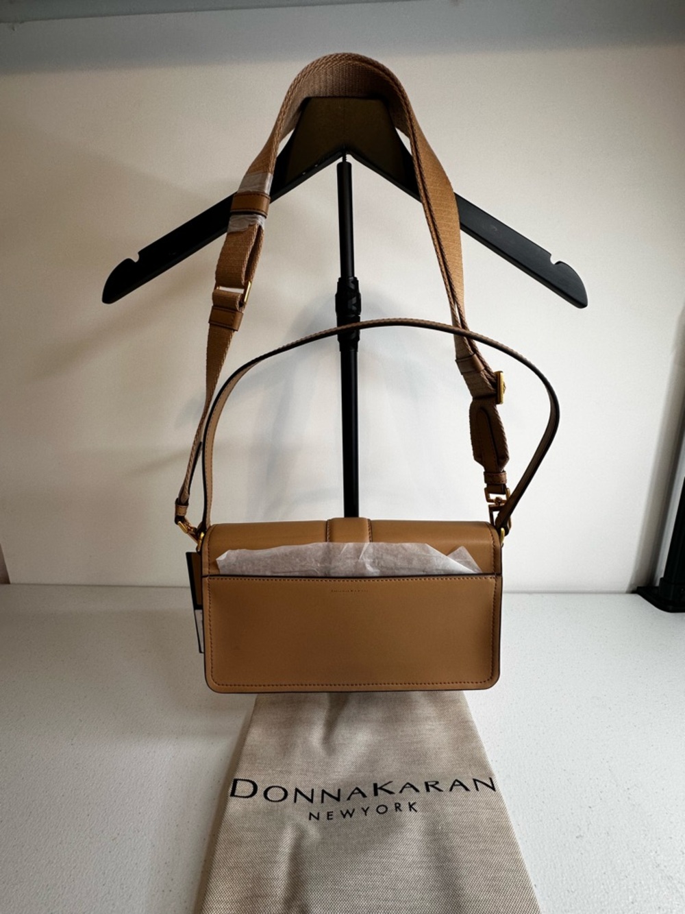 Donna Karan Valley Stream Tan Leather Flap Bag Gold Hardware Crossbody NWT - Picture 2 of 9